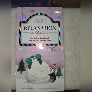Beauty Concepts Relaxation Collection - Pink Foot Care Set with Cozy Socks